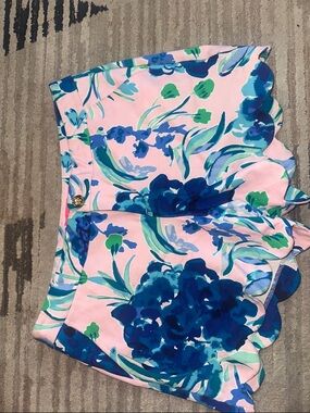 Lilly Pulitzer Pink Floral Shorts with Blue and Green Accents size 6